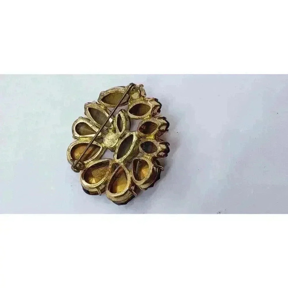 Vintage Brooch RARE Cut Scalloped Rhinestones Molded Glass Flower Gold Wash - Picture 5 of 14